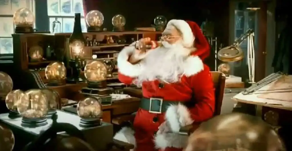 Old Coca-Cola Ad from 2011 - featuring Santa